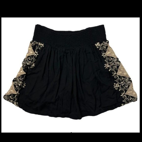 Gorgeous Lucky Brand Mini Black Embroidered Pull-On Skirt - Size Medium - Picture 4 of 6